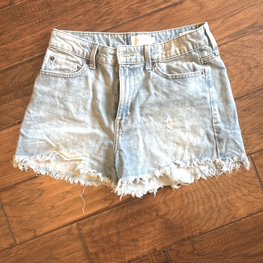 Sz 5 high rise distressed denim shorts